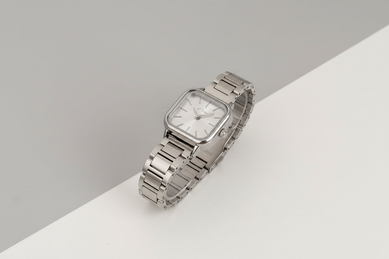 Montre Femme Argentée en Acier Inoxydable – Élégance Intemporelle