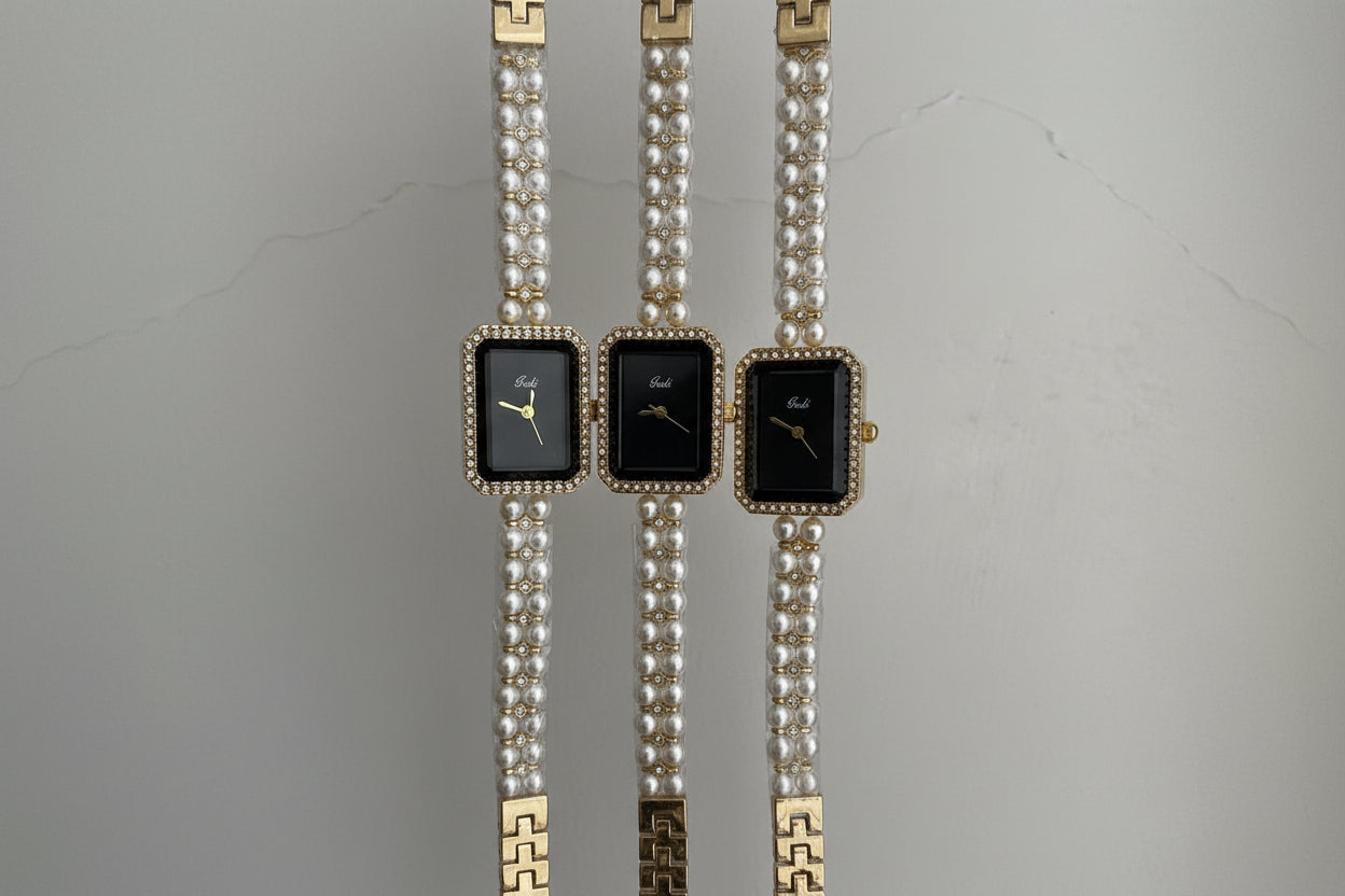 Montre Femme Bijou Bracelet Dorée avec Perles – Cadran Noir Élégant