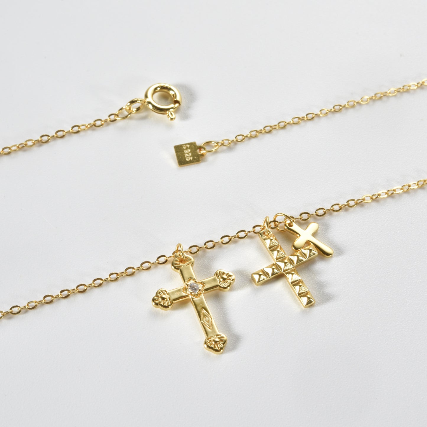 Chaîne Croix Plaqué OR 18k en ARGENT 925 – Élégance Moderne et Symbolique