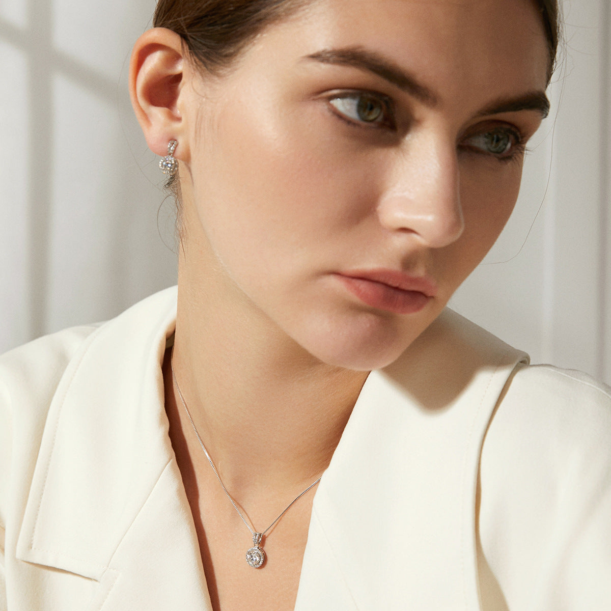 Boucles d’Oreilles en Argent 925 avec Moissanite Ronde – Élégance Éblouissante
