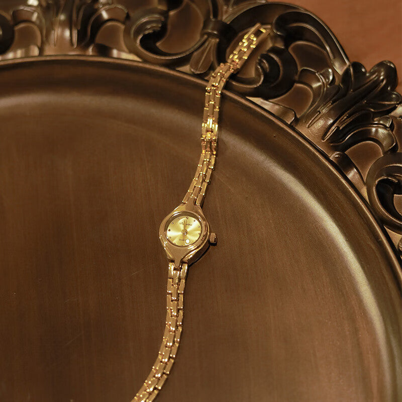 Montre Oeil de Cheval Dorée – Élégance intemporelle au charme antique