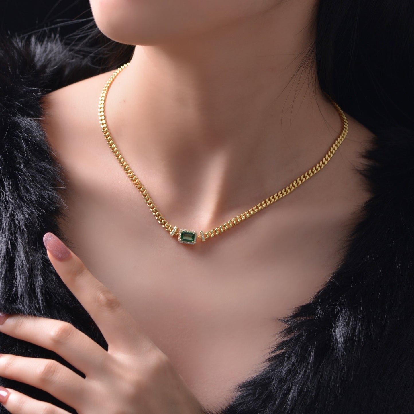 Collier en ARGENT 925 avec Pendentif Émeraude – Élégance simple et luxueuse
