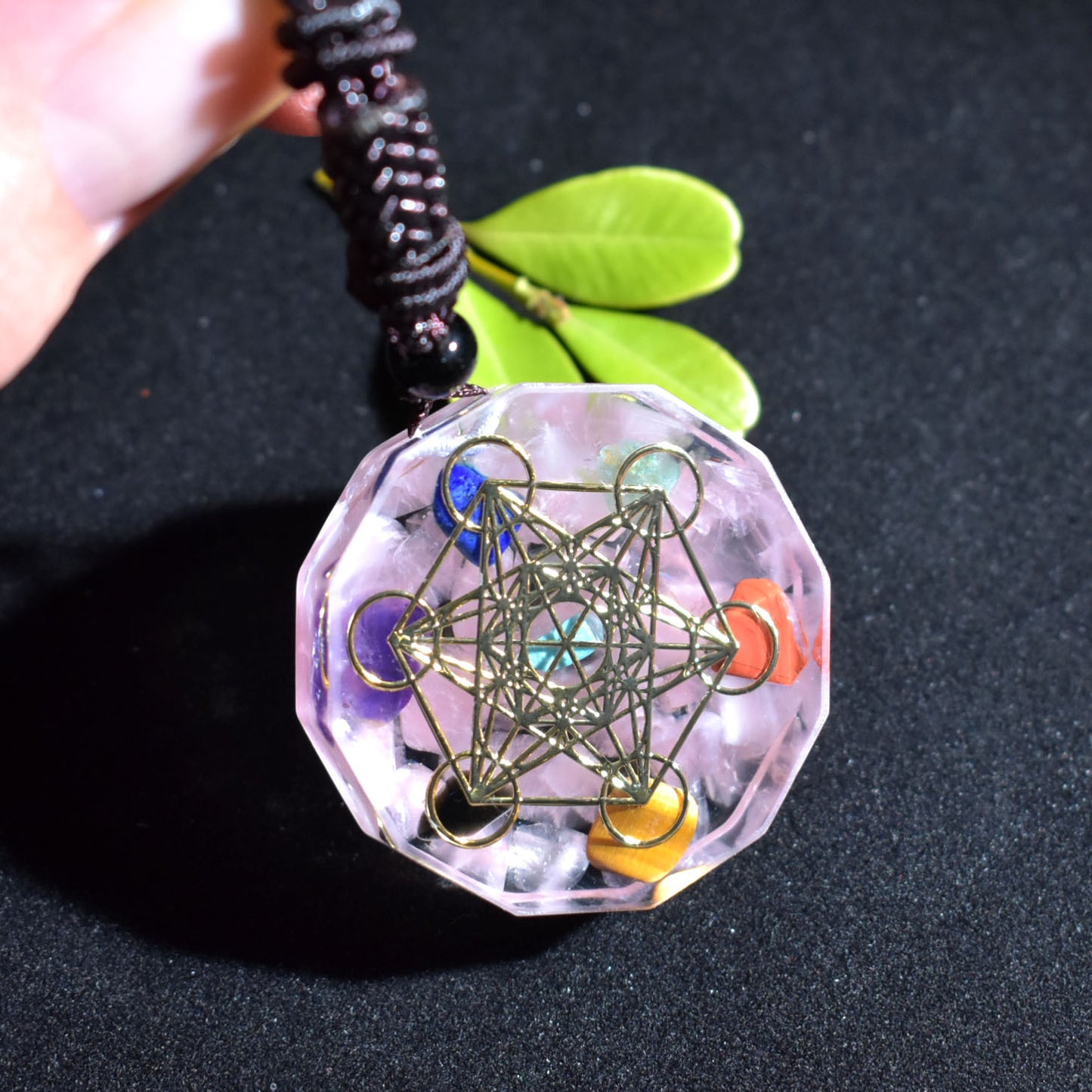 Collier Orgonite Chakras & Reiki – Énergie de Guérison et Harmonie Intérieure