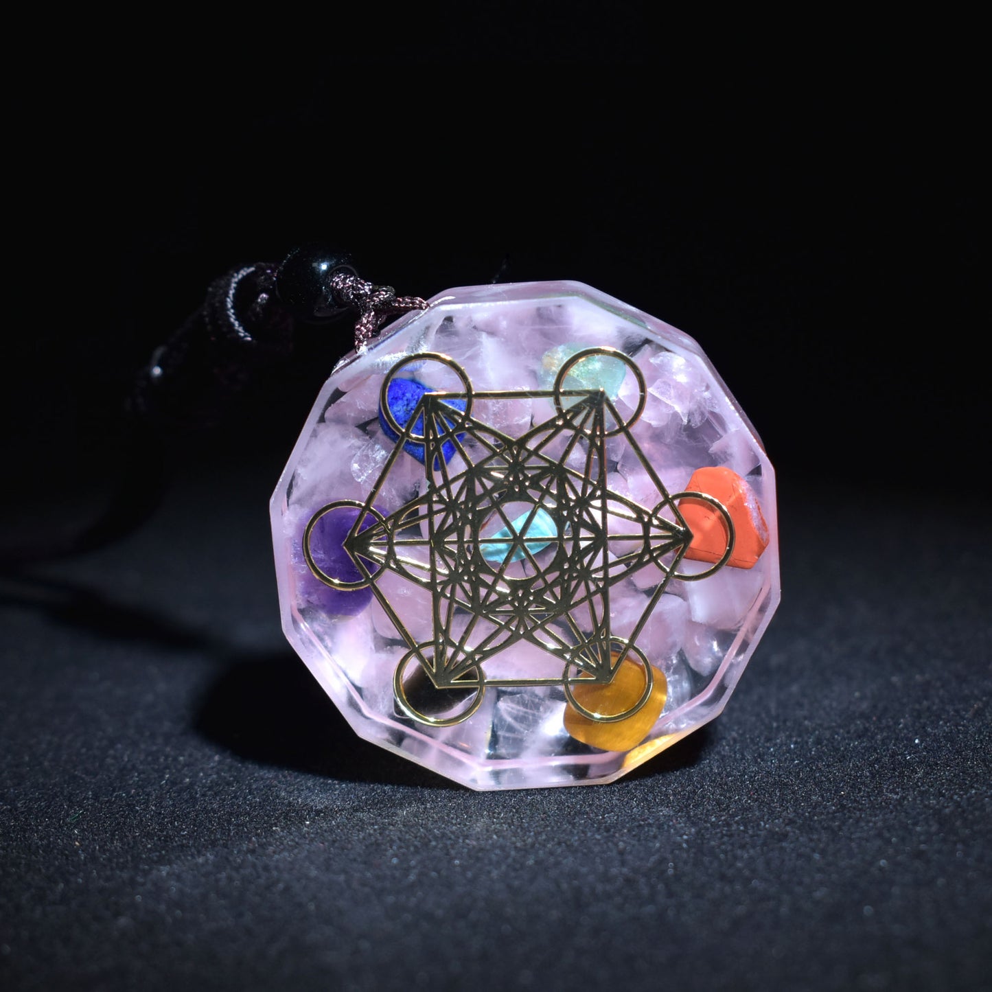 Collier Orgonite Chakras & Reiki – Énergie de Guérison et Harmonie Intérieure