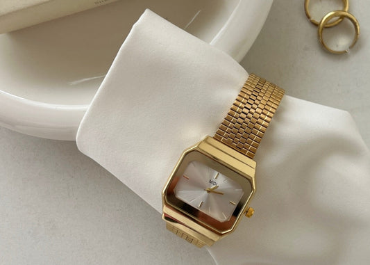 Montre Femme Cadran Carré Large – Style Luxe Léger et Élégance Moderne