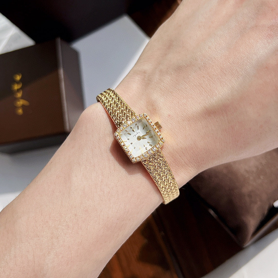 Montre Femme Dorée Délicate – Chic Subtile et Raffinement Féminin