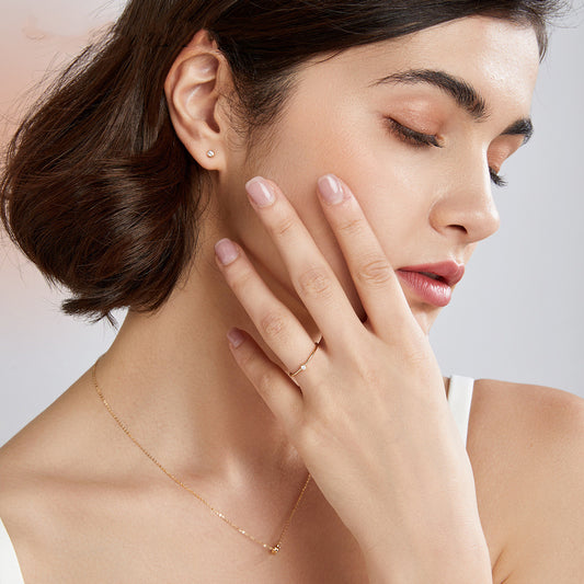Boucles d’oreilles rondes Sauvage en OR 14 carats – Éclat discret et raffiné