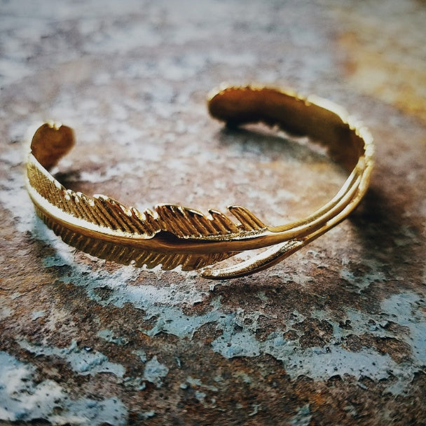 Bracelet Plume en ACIER Titane – Élégance Bohème et Style Intemporel