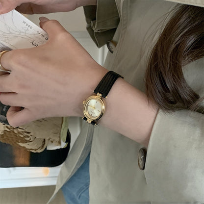 Montre Ovale Élégante en Or Noir – Style vintage Tendance pour Femme