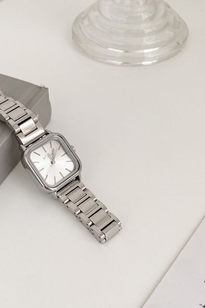 Montre Femme Argentée en Acier Inoxydable – Élégance Intemporelle