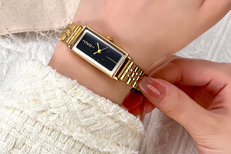 Montre Femme Dorée Rectangulaire – Élégance Moderne et Style Tendance