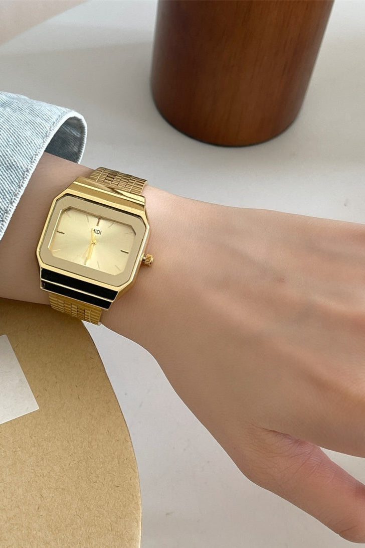 Montre Femme Cadran Carré Large – Style Luxe Léger et Élégance Moderne