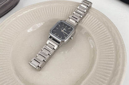 Montre Femme Argentée en Acier Inoxydable – Élégance Intemporelle