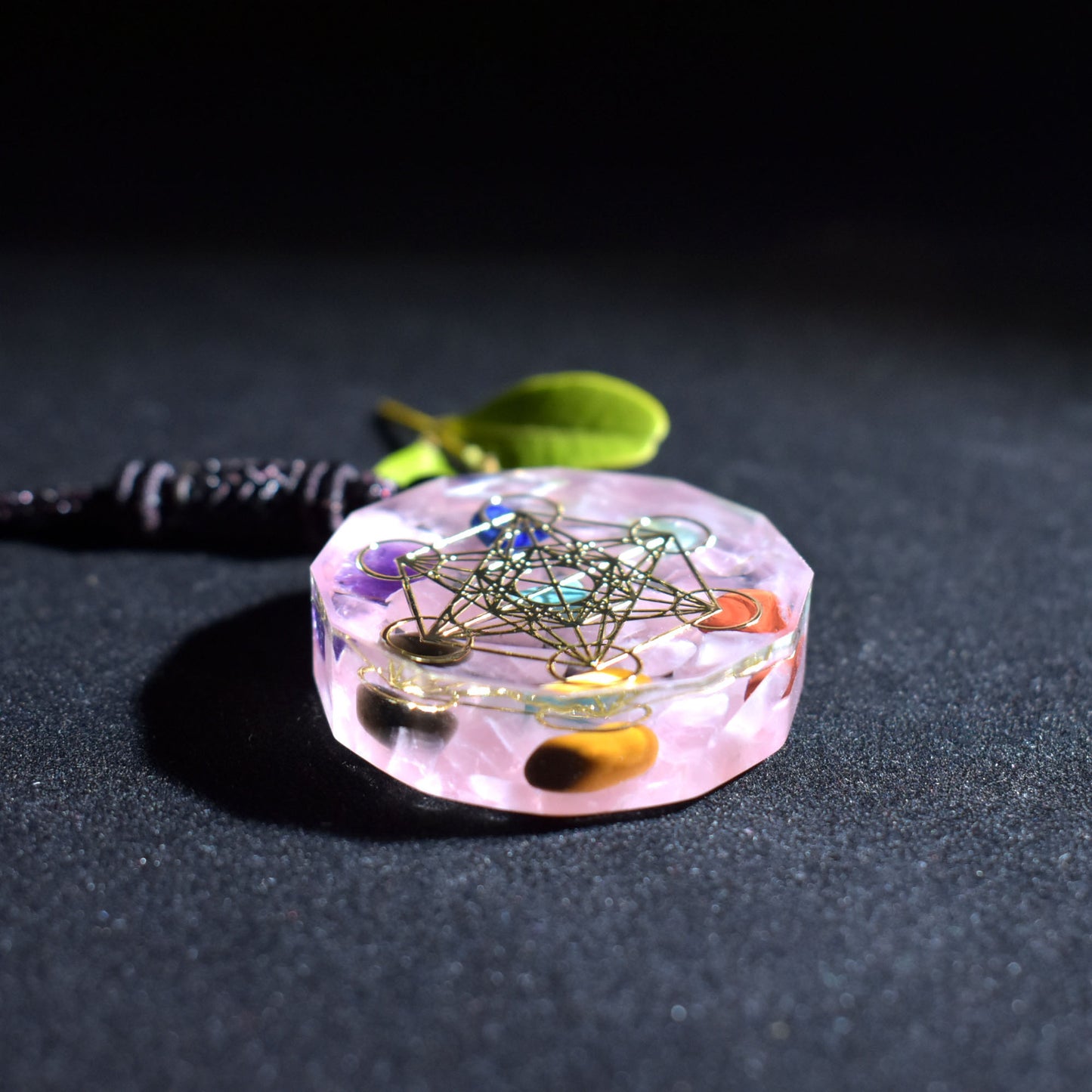 Collier Orgonite Chakras & Reiki – Énergie de Guérison et Harmonie Intérieure
