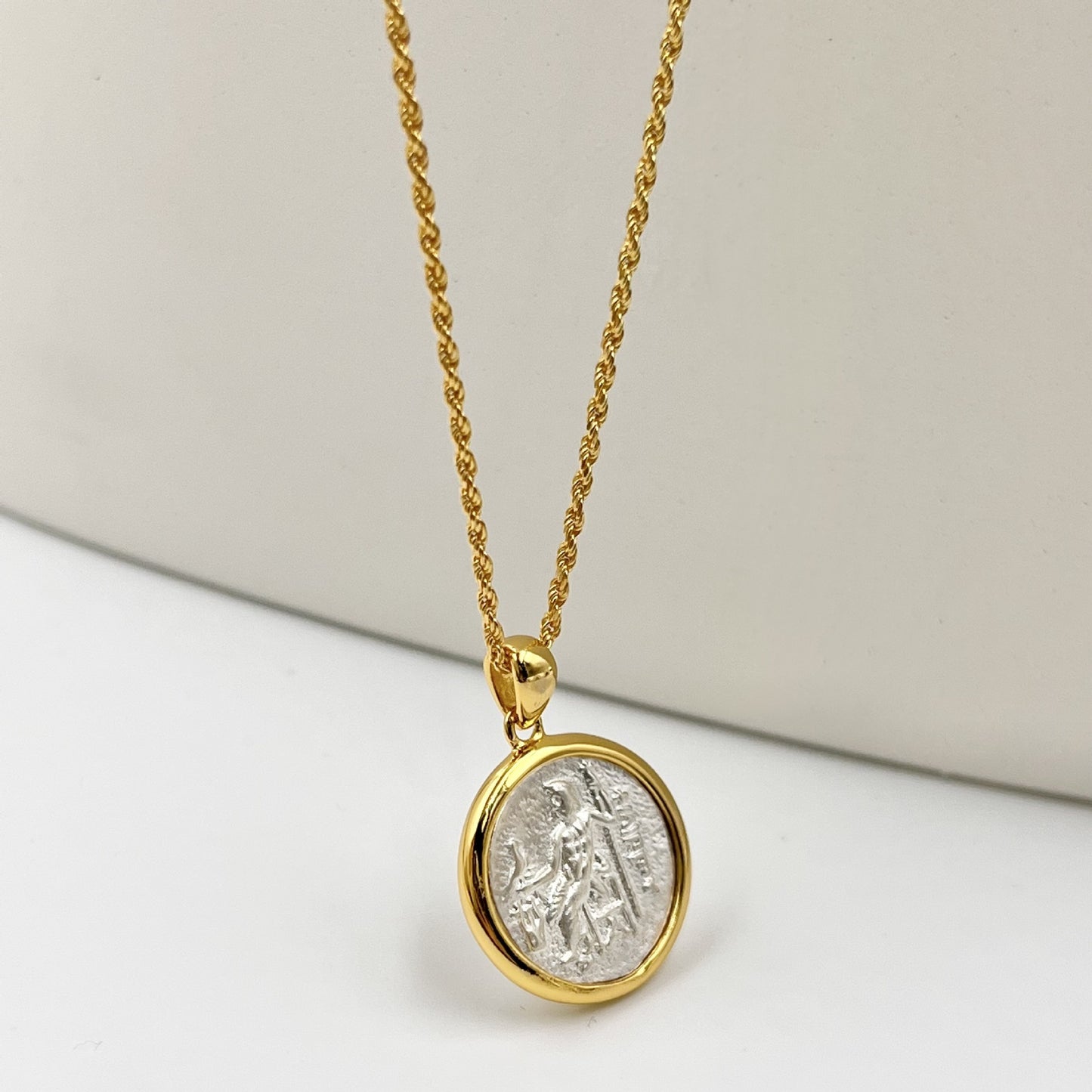 Collier en ARGENT STERLING pour Femme avec Portrait – Élégance Intemporelle et Qualité Supérieure