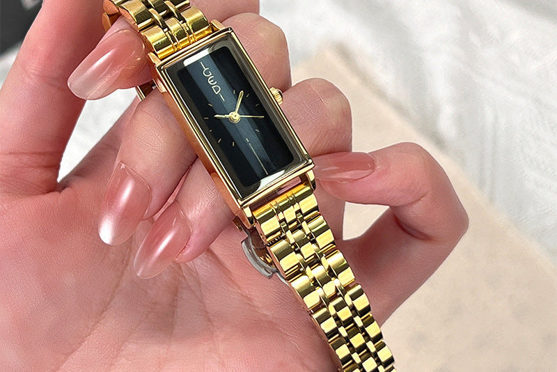 Montre Femme Dorée Rectangulaire – Élégance Moderne et Style Tendance