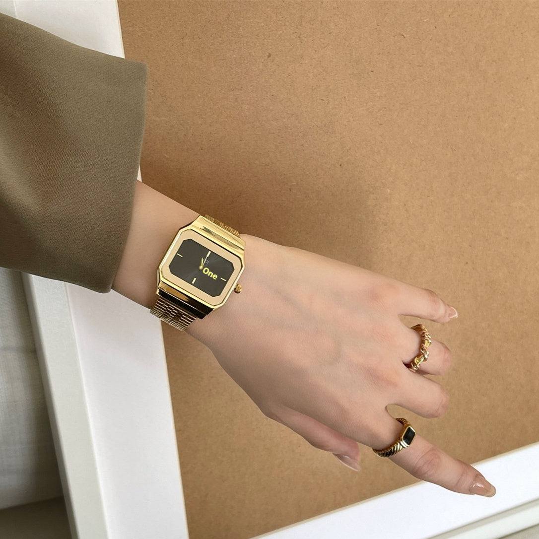 Montre Femme Cadran Carré Large – Style Luxe Léger et Élégance Moderne