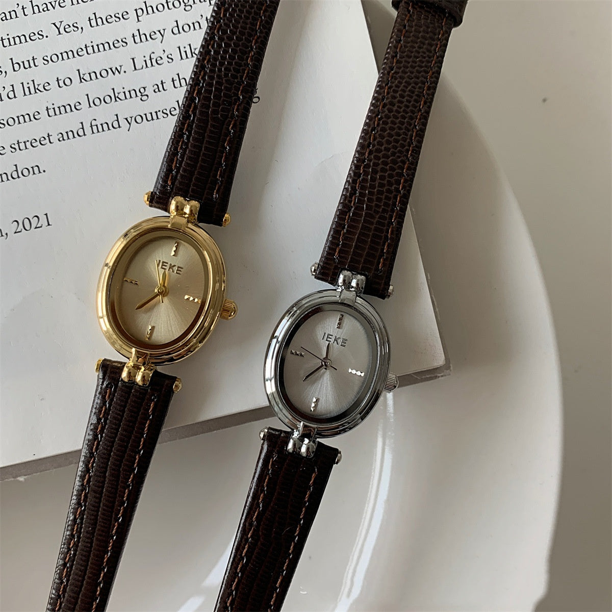 Montre Ovale Élégante en Or Noir – Style vintage Tendance pour Femme