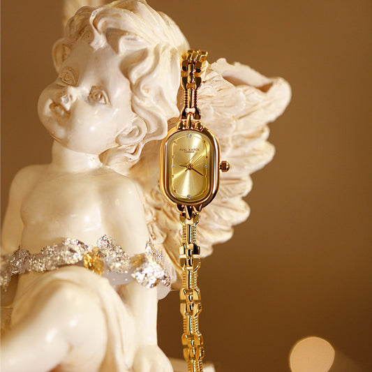 Montre Rétro Ovale Dorée – Style médiéval artistique et raffiné