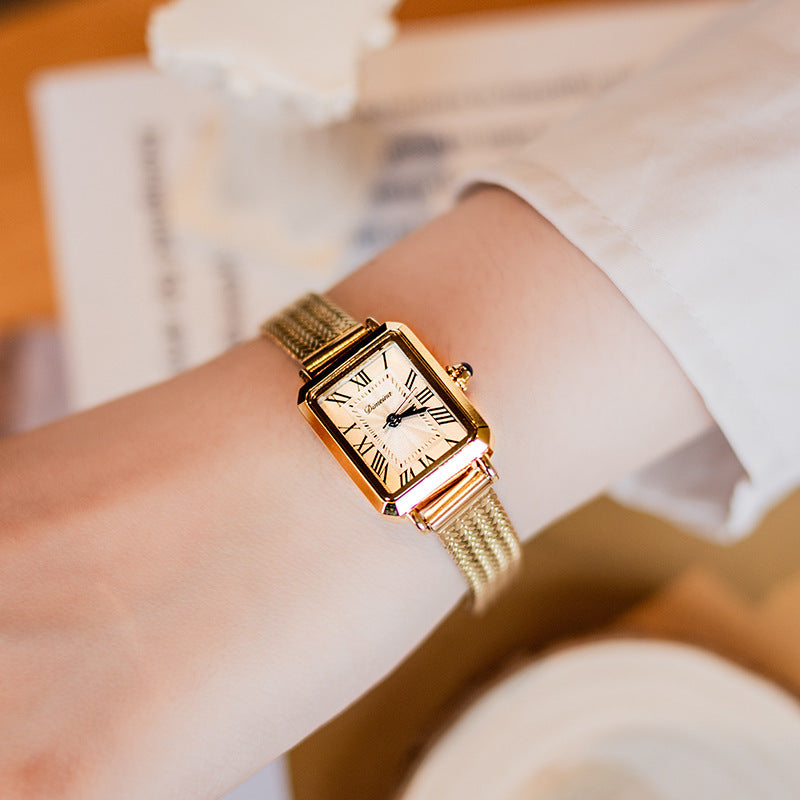 Montre Vintage Rectangulaire avec maille milanaise – Élégance Intemporelle