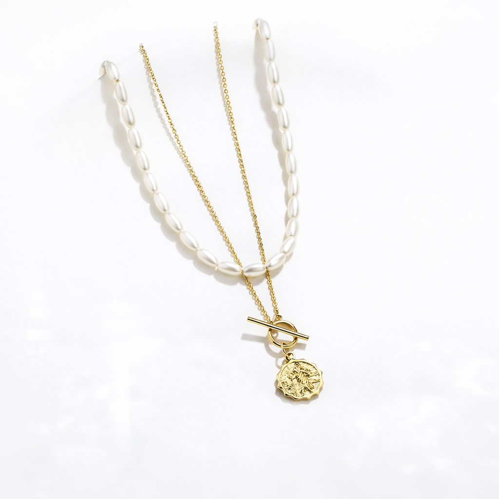 Collier Femme Double avec Médaillon et Perles plaqué OR – Élégance Intemporelle