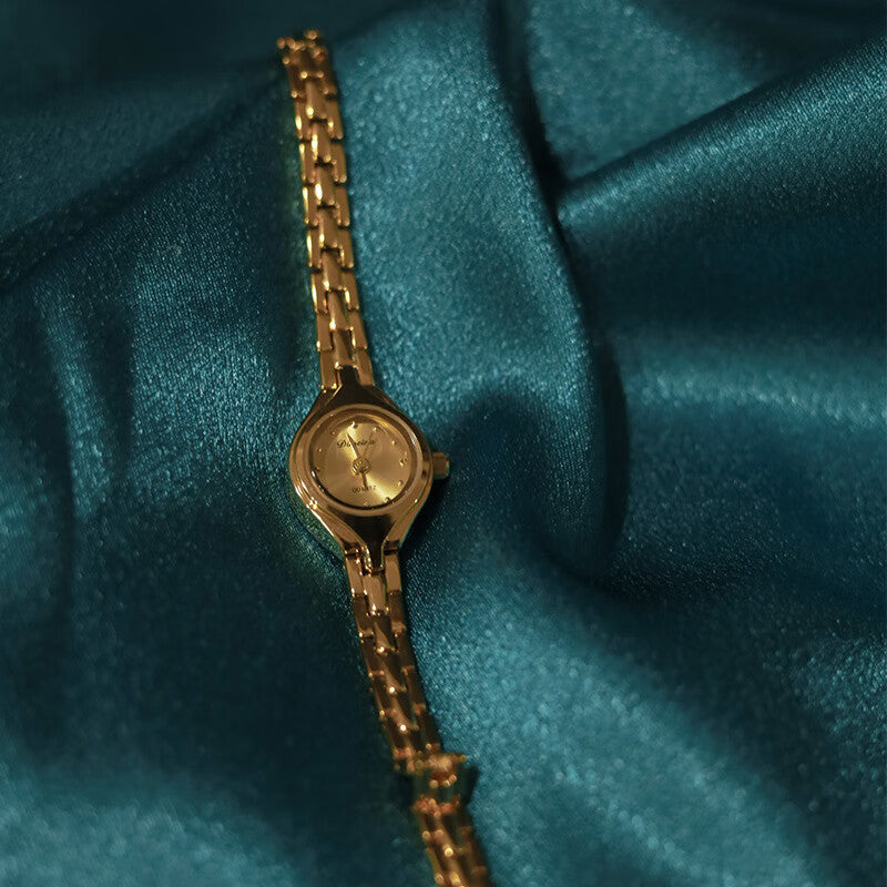 Montre Oeil de Cheval Dorée – Élégance intemporelle au charme antique