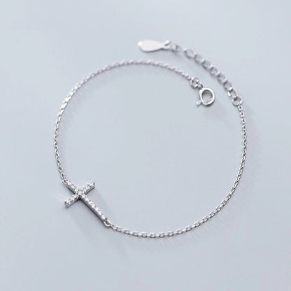 Bracelet Croix en ARGENT et ZIRCONS – Élégance Simple et Moderne