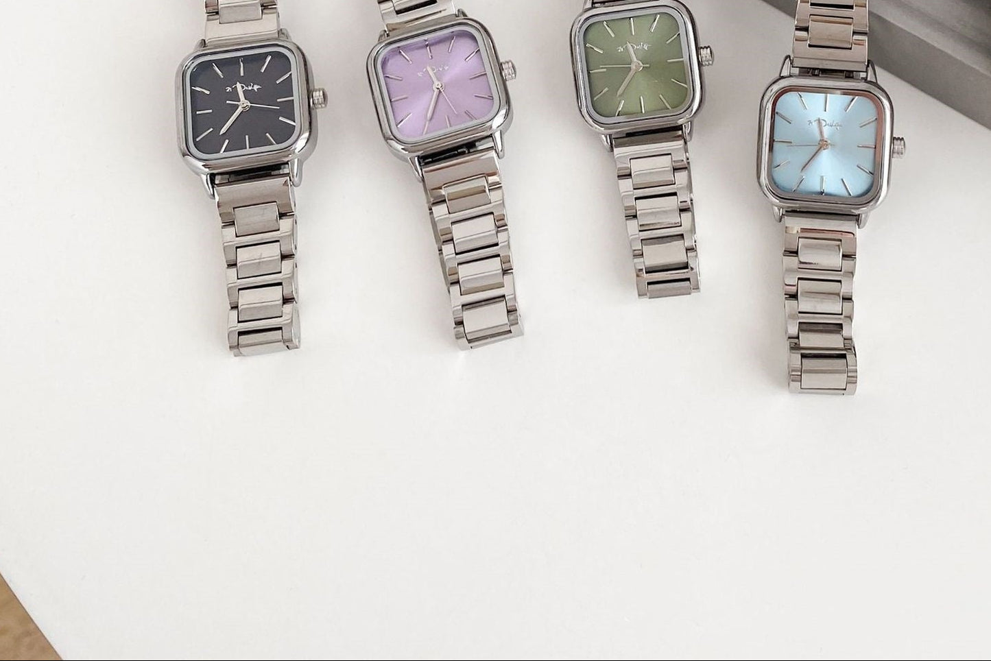 Montre Femme Argentée en Acier Inoxydable – Élégance Intemporelle