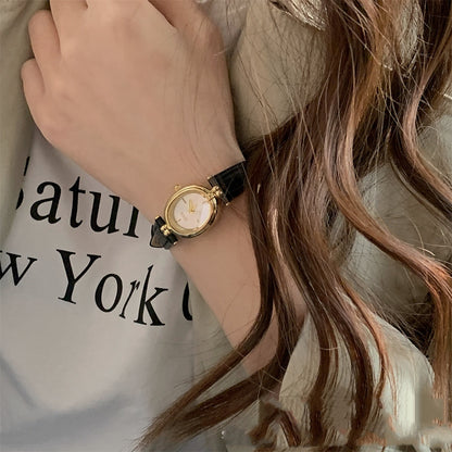 Montre Ovale Élégante en Or Noir – Style vintage Tendance pour Femme