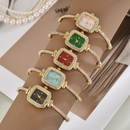 Montre-bracelet Femme carrée à petit diamant avec corde à tirer - Or, Argent ou Rose