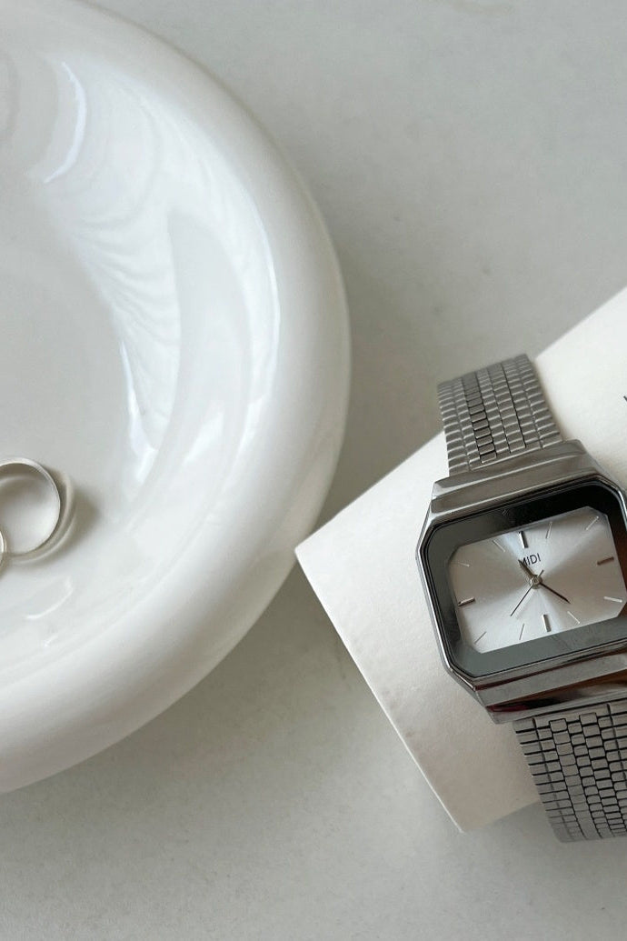 Montre Femme Cadran Carré Large – Style Luxe Léger et Élégance Moderne