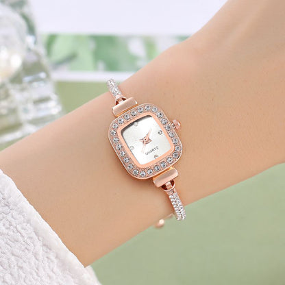 Montre-bracelet Femme carrée à petit diamant avec corde à tirer - Or, Argent ou Rose