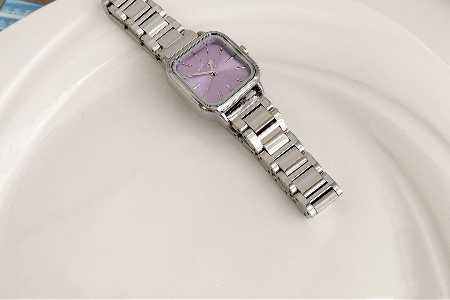 Montre Femme Argentée en Acier Inoxydable – Élégance Intemporelle